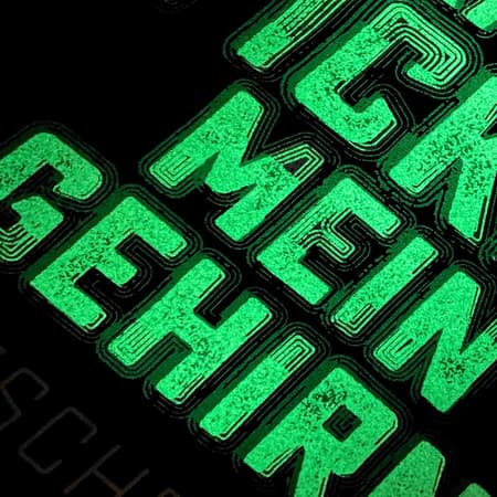 Leucht-Shirt - "STRAHLEN F**KEN MEIN GEHIRN" – Bild 3